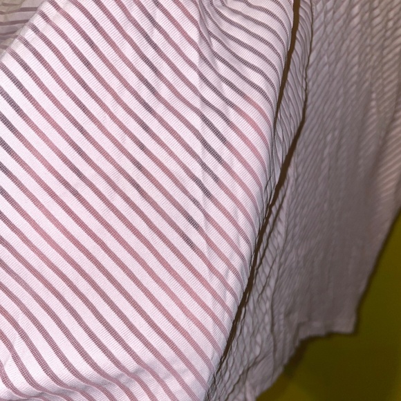Lululemon pink workout tee - Picture 3 of 4